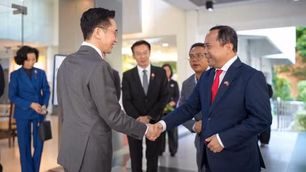 Bộ trưởng Khoa học và Công nghệ Vũ Hải Quân gặp Phó Thủ tướng kiêm Bộ trưởng Giáo dục Đại học, Khoa học, Nghiên cứu và Đổi mới sáng tạo Thái Lan Yodchanan Wongsawat.