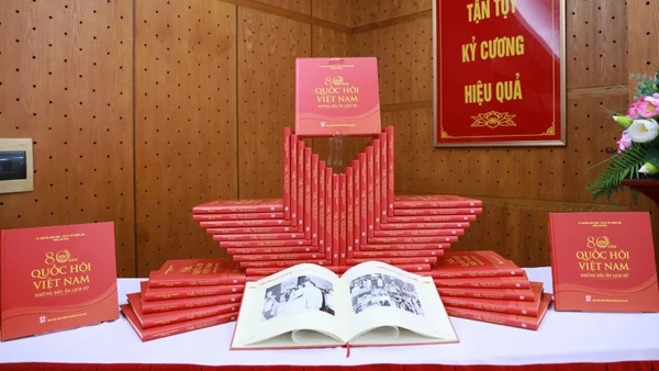 Ra mắt cuốn sách "80 năm Quốc hội Việt Nam-Những dấu ấn lịch sử"