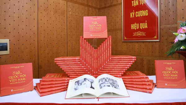 Ra mắt cuốn sách "80 năm Quốc hội Việt Nam-Những dấu ấn lịch sử"