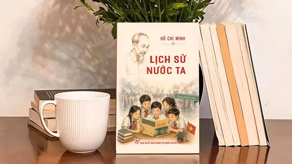 Chỉ với 208 câu thơ lục bát giản dị của Chủ tịch Hồ Chí Minh, cuốn sách Lịch sử nước ta đã tái hiện hành trình hàng nghìn năm dựng nước và giữ nước của dân tộc bằng cách kể gần gũi, giàu cảm xúc. 