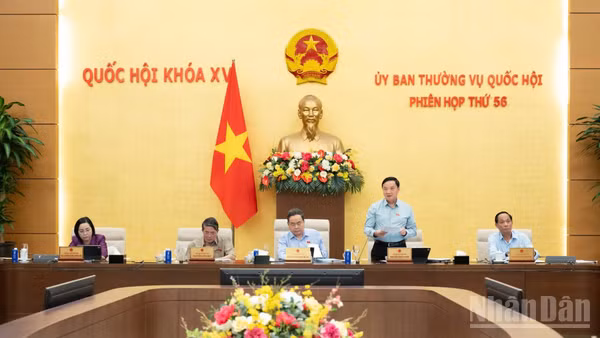 Phó Chủ tịch Quốc hội Nguyễn Khắc Định điều hành nội dung phiên họp. (Ảnh: DUY LINH)