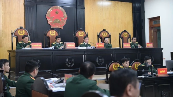 Quang cảnh phiên tòa.