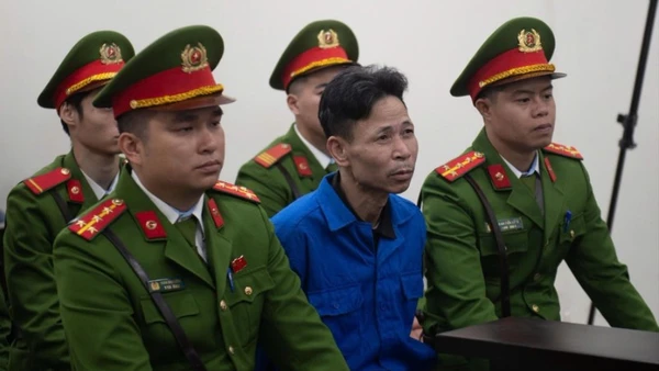 Bị cáo Cao Văn Hùng tại tòa sáng 17/11.