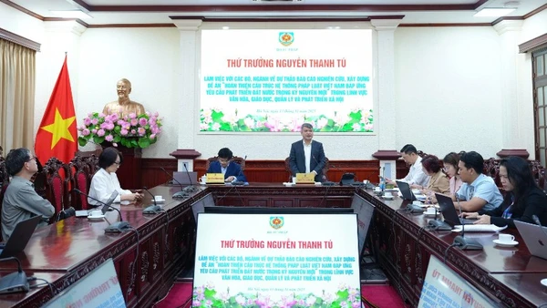 Quang cảnh buổi làm việc