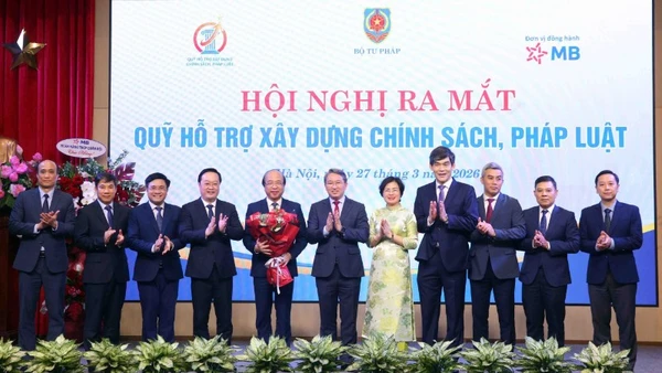 Các thành viên Hội đồng quản lý Quỹ hỗ trợ xây dựng chính sách, pháp luật.