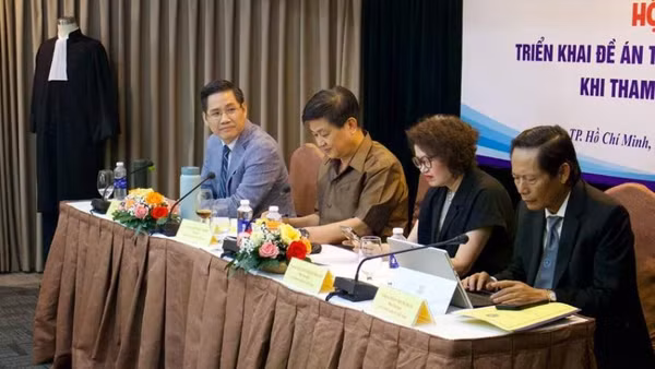 Chủ tịch, Phó Chủ tịch Liên đoàn Luật sư Việt Nam chủ trì Hội thảo.