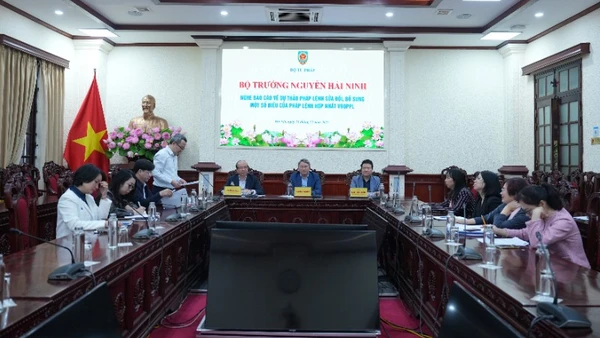 Quang cảnh phiên họp.