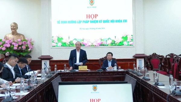 Quang cảnh cuộc họp