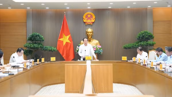 Phó Thủ tướng Lê Tiến Châu chủ trì cuộc họp báo cáo tình hình tổng rà soát. (Ảnh: H.T)