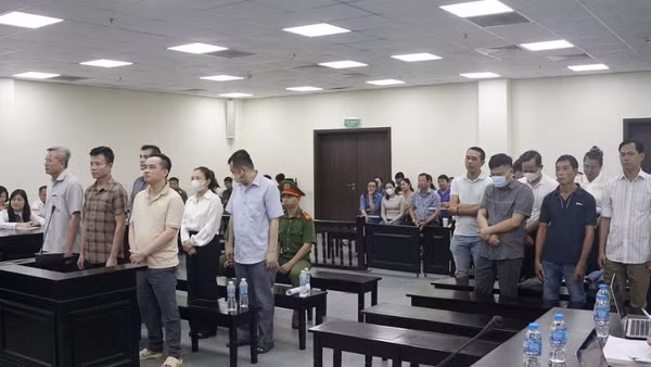 Các bị cáo tại phiên tòa. (Ảnh: DANH LAM)