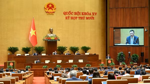 Tổng Thanh tra Chính phủ Đoàn Hồng Phong trình bày Báo cáo tiếp thu, giải trình trước Quốc hội. (Ảnh: DUY LINH)