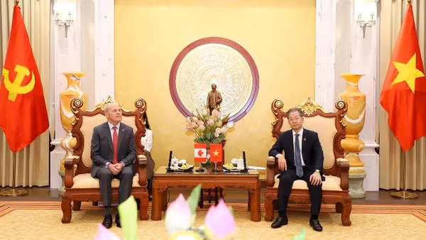 Đại diện hai bên tại buổi tiếp.