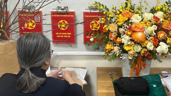 Nhiều thủ tục hành chính công khai, cắt giảm tạo thuận lợi cho người dân.