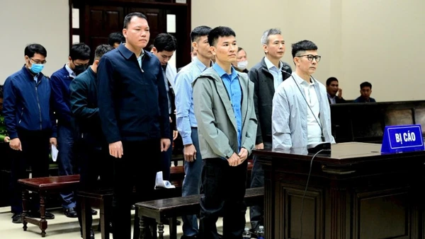 Các bị cáo tại phiên phúc thẩm.