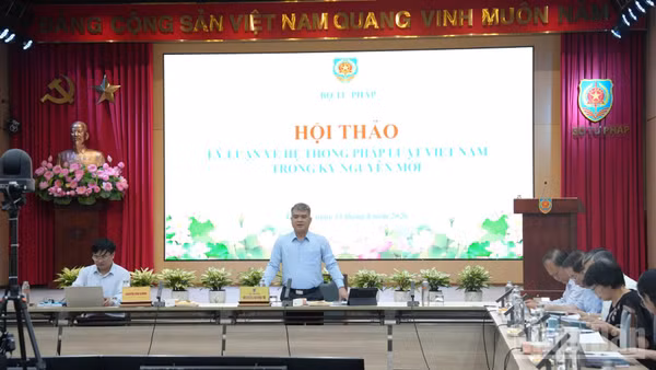 Thứ trưởng Tư pháp Nguyễn Thanh Tú chủ trì hội thảo. (Ảnh: H.N)