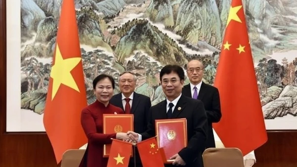 Lễ ký Biên bản ghi nhớ tại Hội nghị Tòa án các tỉnh biên giới Việt Nam-Trung Quốc lần thứ nhất.