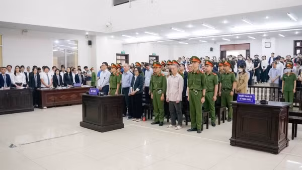 Một phiên xét xử sơ thẩm tại Tòa án nhân dân thành phố Hà Nội.