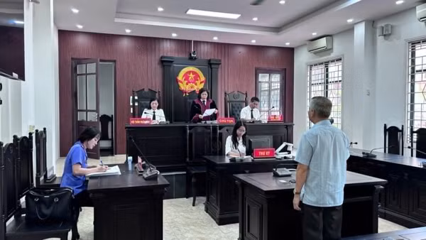 Quang cảnh phiên tòa. (Ảnh: M.HÙNG)