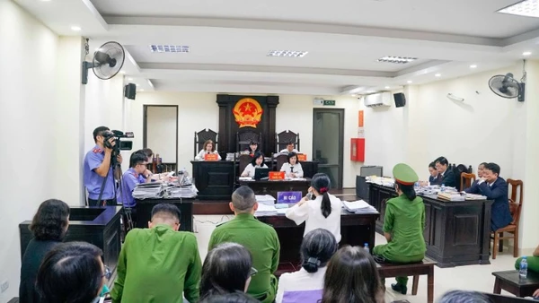 Quang cảnh phiên xử.