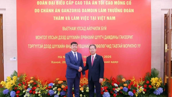 Chánh án Tòa án nhân dân tối cao Việt Nam chúc mừng chuyến thăm của Đoàn đại biểu cấp cao Tòa án tối cao Mông Cổ.