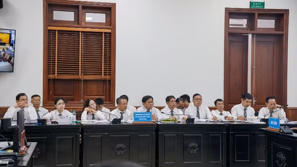 Các luật sư tham gia tại phiên tòa.