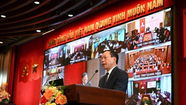 Hội nghị trực tuyến từ điểm cầu trụ sở Tòa án nhân dân tối cao.