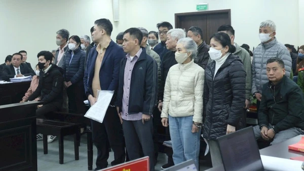 Các bị cáo tại phiên xét xử.