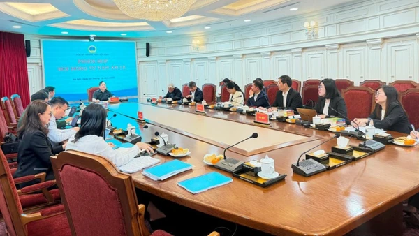 Quang cảnh phiên họp.