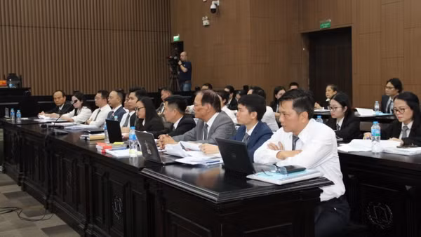 Các luật sư tại phiên tòa.