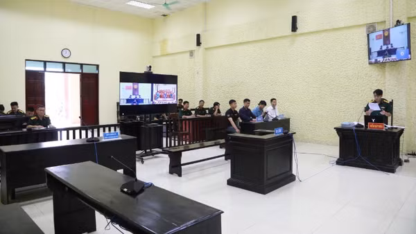 Quang cảnh phiên tòa.