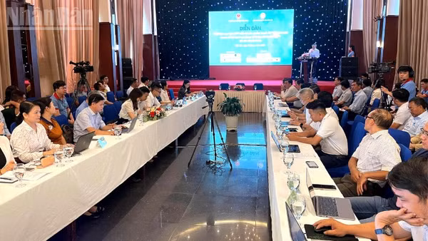 Quang cảnh diễn đàn tại phường Buôn Ma Thuột, tỉnh Đắk Lắk.