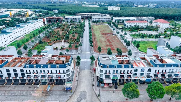 Một góc Khu đô thị Ân Phú trên đường Hà Huy Tập (Buôn Ma Thuột, tỉnh Đắk Lắk) do Công ty cổ phần Đầu tư-Phát triển Đô thị Ân Phú đầu tư đang trong quá trình hoàn thiện.