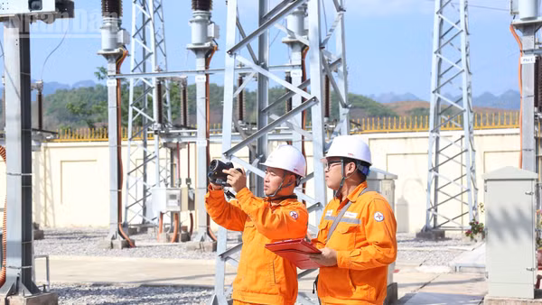 Lợi nhuận của Tập đoàn Điện lực Việt Nam tăng mạnh năm 2025 nhờ thủy điện thuận lợi và kiểm soát chi phí.