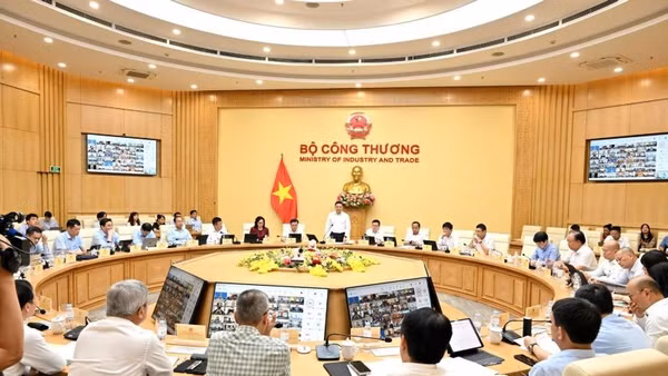 Bộ Công thương tổ chức Hội nghị giao ban tháng 6 nhằm đánh giá kết quả thực hiện nhiệm vụ 6 tháng đầu năm và triển khai các nhiệm vụ trọng tâm cho nửa cuối năm 2026.