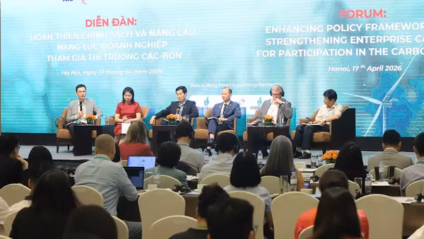 Phiên thảo luận trong khuôn khổ Diễn đàn Hoàn thiện chính sách và nâng cao năng lực doanh nghiệp tham gia thị trường carbon.
