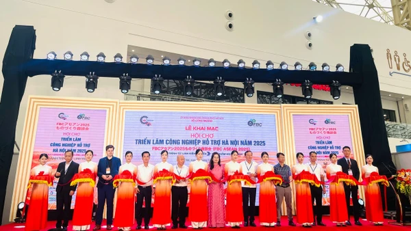 Khai mạc Hội chợ Triển lãm giao thương quốc tế ngành công nghiệp chế tạo (FBC ASEAN). (Ảnh: AN NGUYÊN)