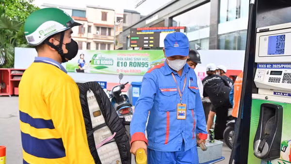 Bộ Công thương đề nghị doanh nghiệp ô-tô, xe máy chủ động đánh giá tương thích với xăng E10.