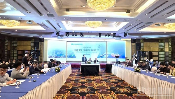 Hội thảo "Hợp tác kinh tế quốc tế về năng lượng và thương mại tự do". (Ảnh: AN NGUYÊN)