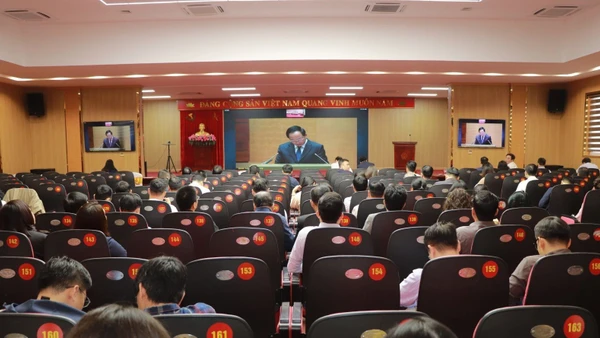 Bộ Công thương nghiêm túc quán triệt Nghị quyết 79 và 80 tại Hội nghị trực tuyến toàn quốc.