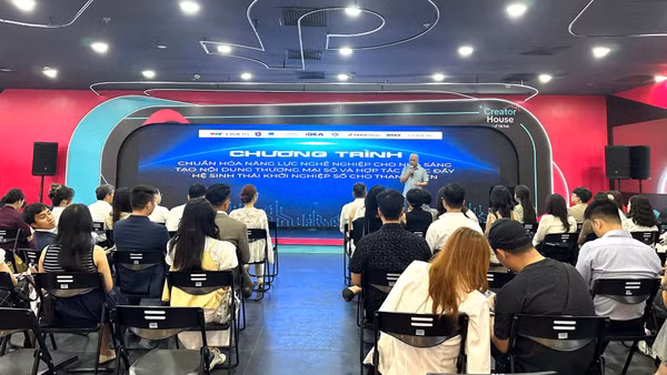 Chương trình đào tạo thường xuyên “Chuẩn hóa năng lực nghề nghiệp cho nhà sáng tạo nội dung thương mại số”.
