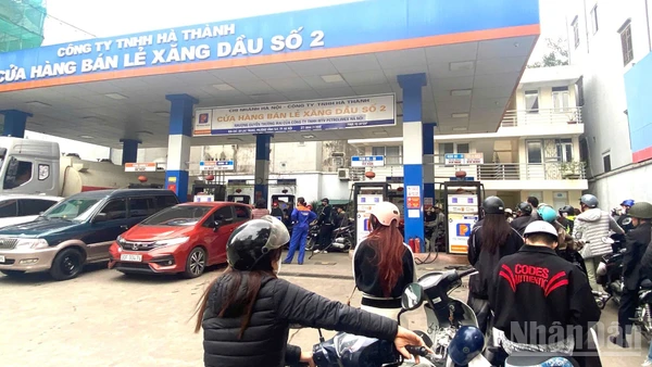 Nguồn cung xăng dầu trong nước vẫn cơ bản ổn định nhờ sự phối hợp chặt chẽ giữa các bộ, ngành, doanh nghiệp và chính sách điều hành linh hoạt.