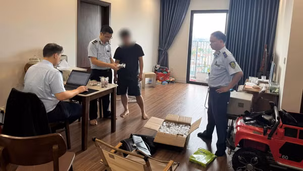 Đội Quản lý thị trường số 1, Chi cục Quản lý thị trường thành phố Hà Nội đã đồng loạt kiểm tra, phát hiện và tạm giữ hơn 5.000 sản phẩm mực in giả mạo các nhãn hiệu Epson và Canon.
