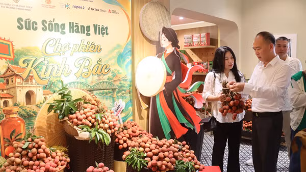 Khai mạc “Chợ phiên Kinh Bắc” tại phố Tràng Tiền.