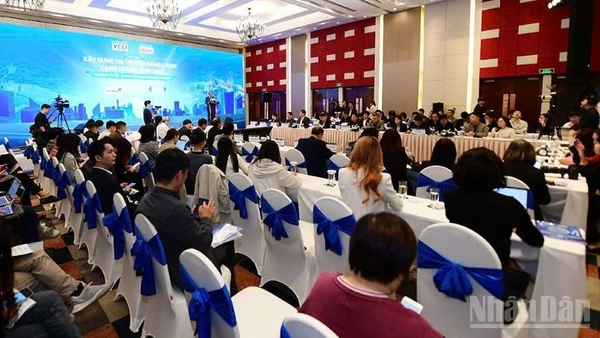 Diễn đàn Xây dựng thị trường năng lượng cạnh tranh minh bạch: Thách thức và cơ hội cho doanh nghiệp. (Ảnh: AN NGUYÊN)