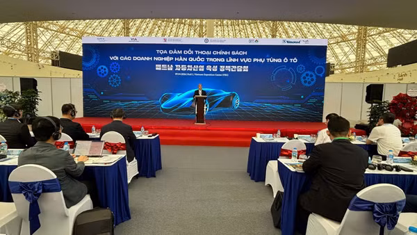 Tọa đàm Đối thoại chính sách với các doanh nghiệp Hàn Quốc trong lĩnh vực phụ tùng ô-tô.