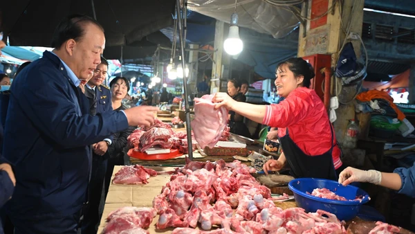 Đoàn công tác của Cục Quản lý và Phát triển thị trường trong nước do Cục trưởng Trần Hữu Linh làm Trưởng đoàn đã trực tiếp khảo sát tại các cơ sở sản xuất, kinh doanh trên địa bàn thành phố Hà Nội.