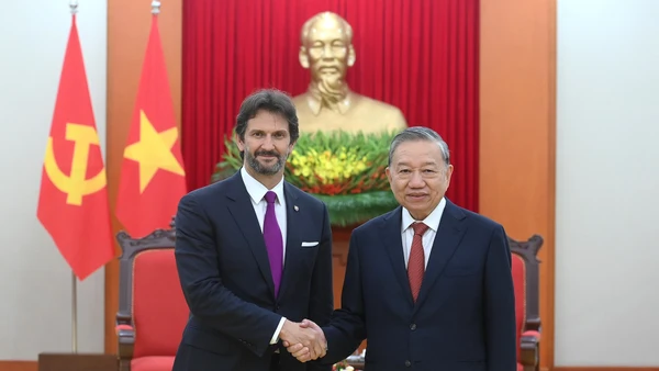 Tổng Bí thư Tô Lâm tiếp Phó Thủ tướng, Bộ trưởng Quốc phòng Slovakia. (Ảnh: ĐĂNG KHOA)