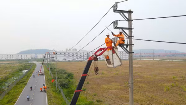 EVNNPC chủ động các giải pháp linh hoạt, bền vững bảo đảm cung ứng điện trong cao điểm nắng nóng.