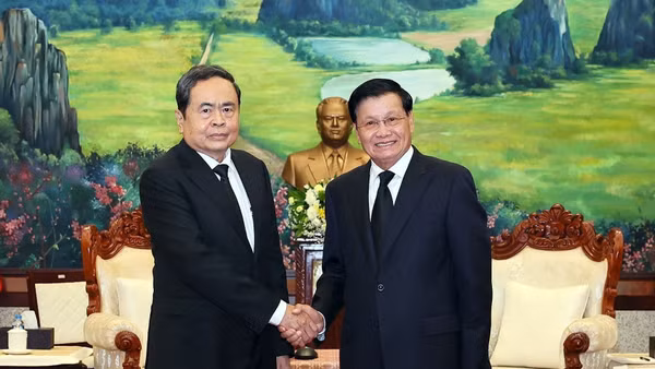 Chủ tịch Quốc hội Trần Thanh Mẫn hội kiến Tổng Bí thư, Chủ tịch nước Lào Thongloun Sisoulith. (Ảnh: Doãn Tấn – TTXVN)