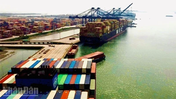 Bộ Công thương đề nghị các hiệp hội ngành hàng rà soát khó khăn, đề xuất giải pháp nhằm bảo đảm mục tiêu tăng trưởng xuất khẩu năm 2026. 